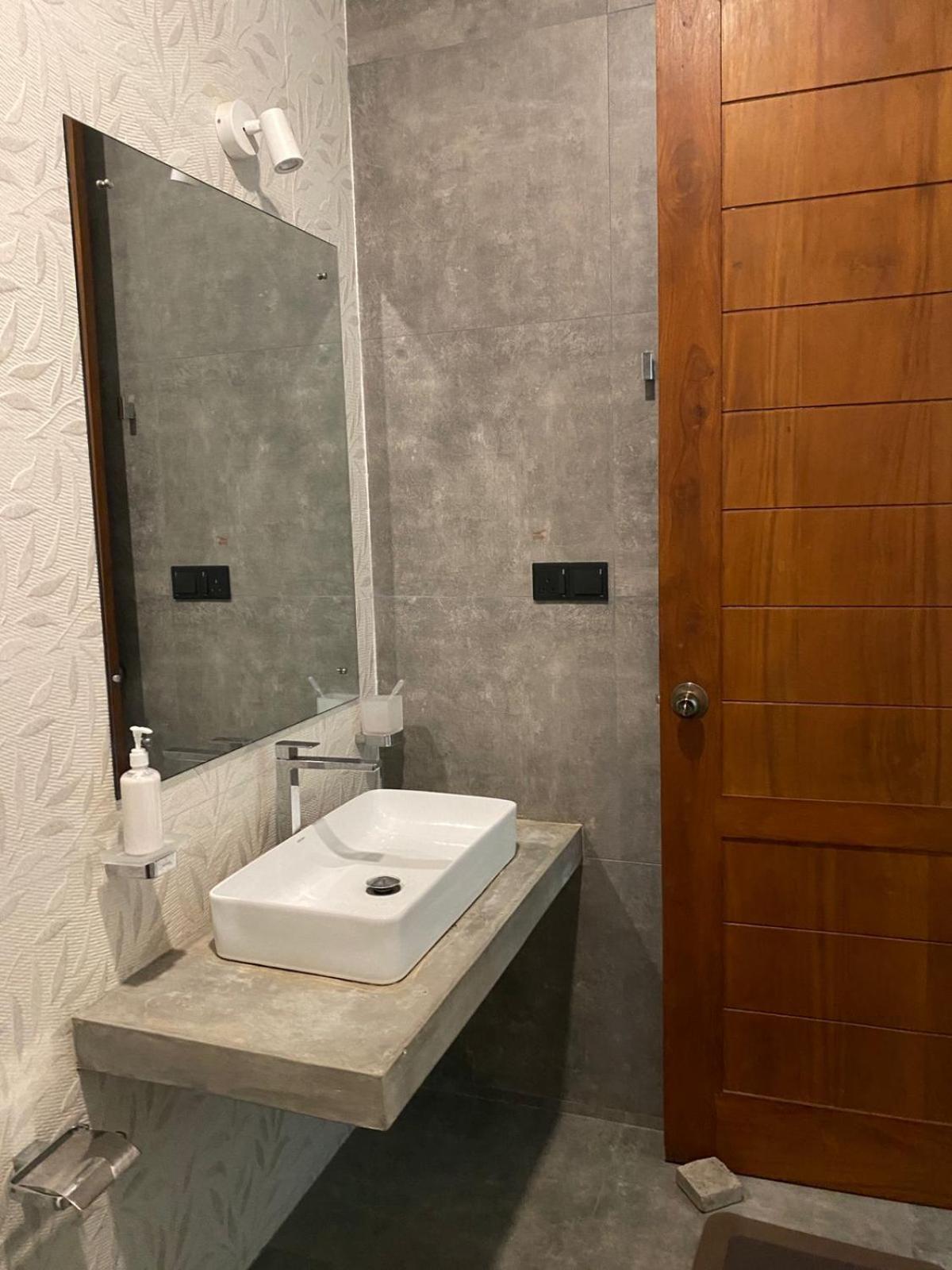 Lush Ayu Villa Ja-Ela Zewnętrze zdjęcie